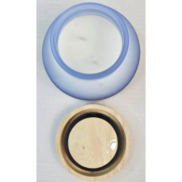 New Soothing Sea Scented Candle 15 Oz Blue Frosted Glass Wooden Lid Relaxation - Picture 5 of 8